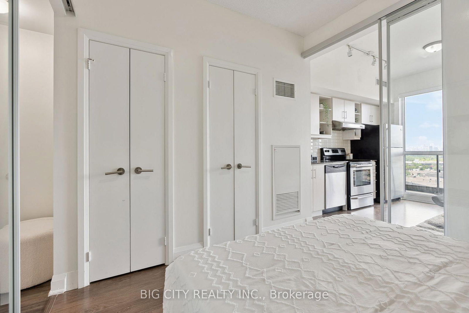 160 Vanderhoof Avenue, Unit 1609 - Photo 6