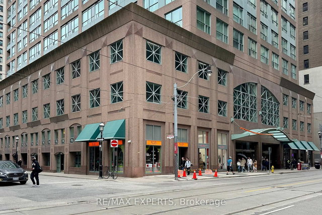 1005 - 7 King Street E