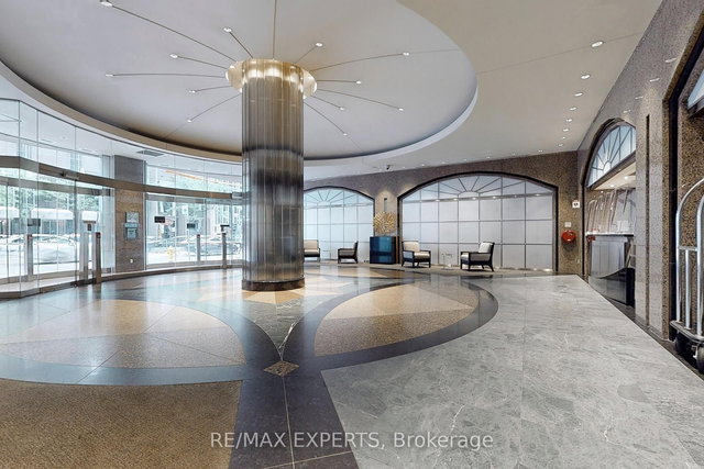 1005 - 7 King Street E