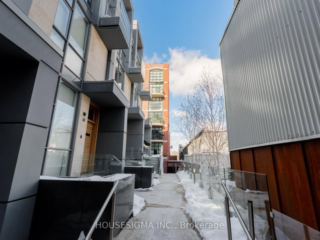 15 - 850 Richmond Street W