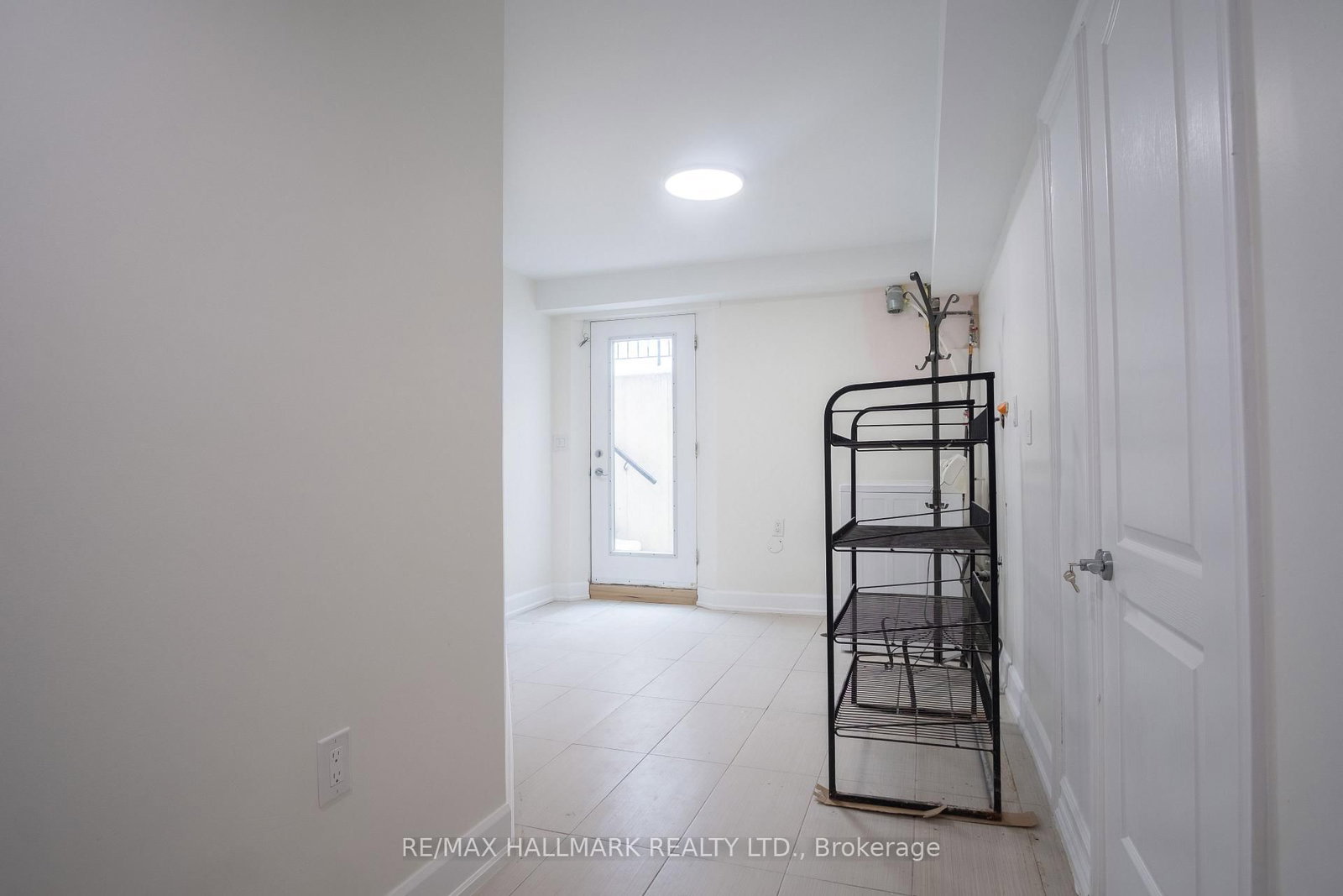 118 Fairholme Avenue, Unit Basement 1 - Photo 12