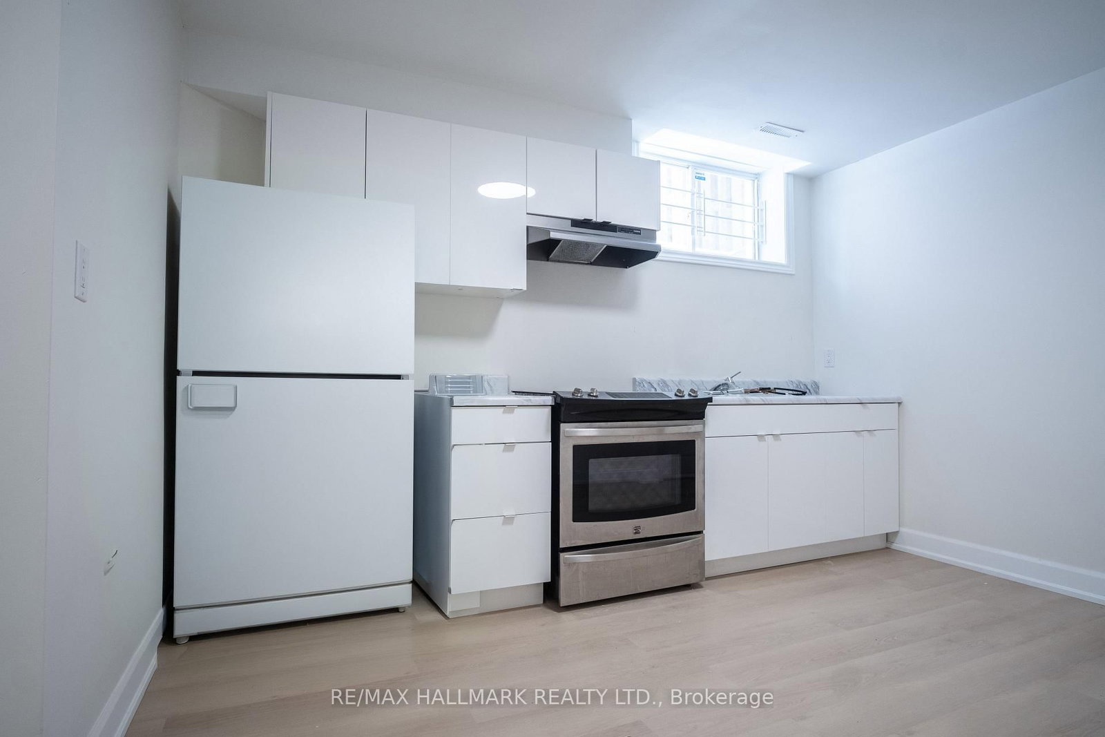 118 Fairholme Avenue, Unit Basement 1 - Photo 3