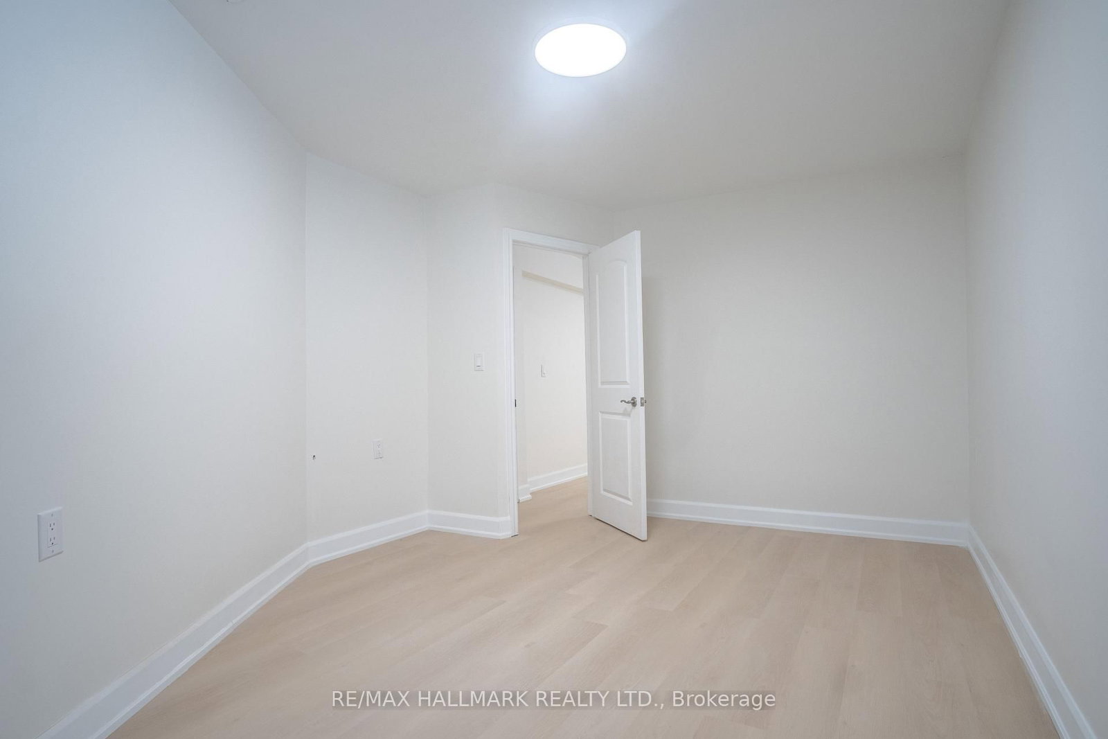118 Fairholme Avenue, Unit Basement 1 - Photo 7