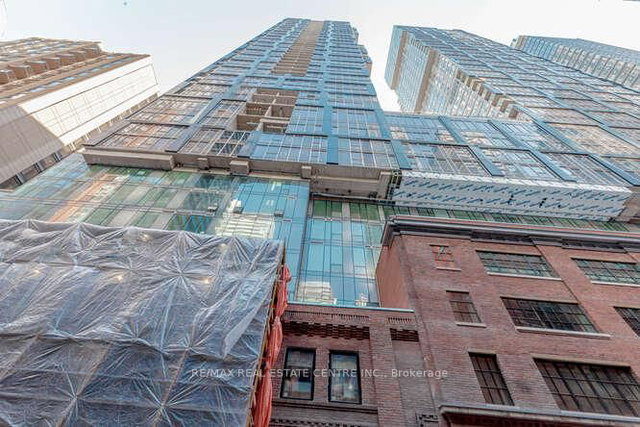 722 - 15 Mercer & Blue Jays Way Street