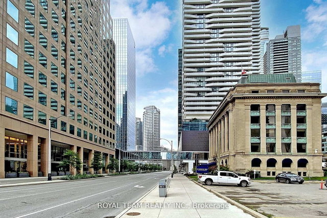 5703 - 88 Harbour Street