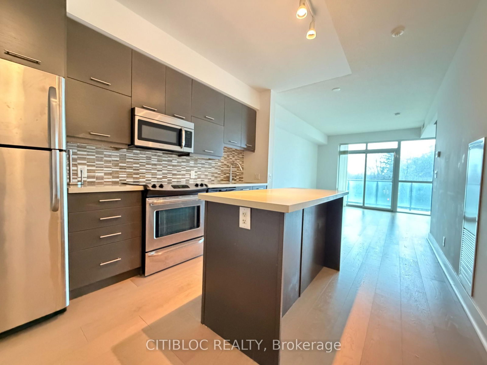 26 Norton Avenue, Unit 406 - Photo 2