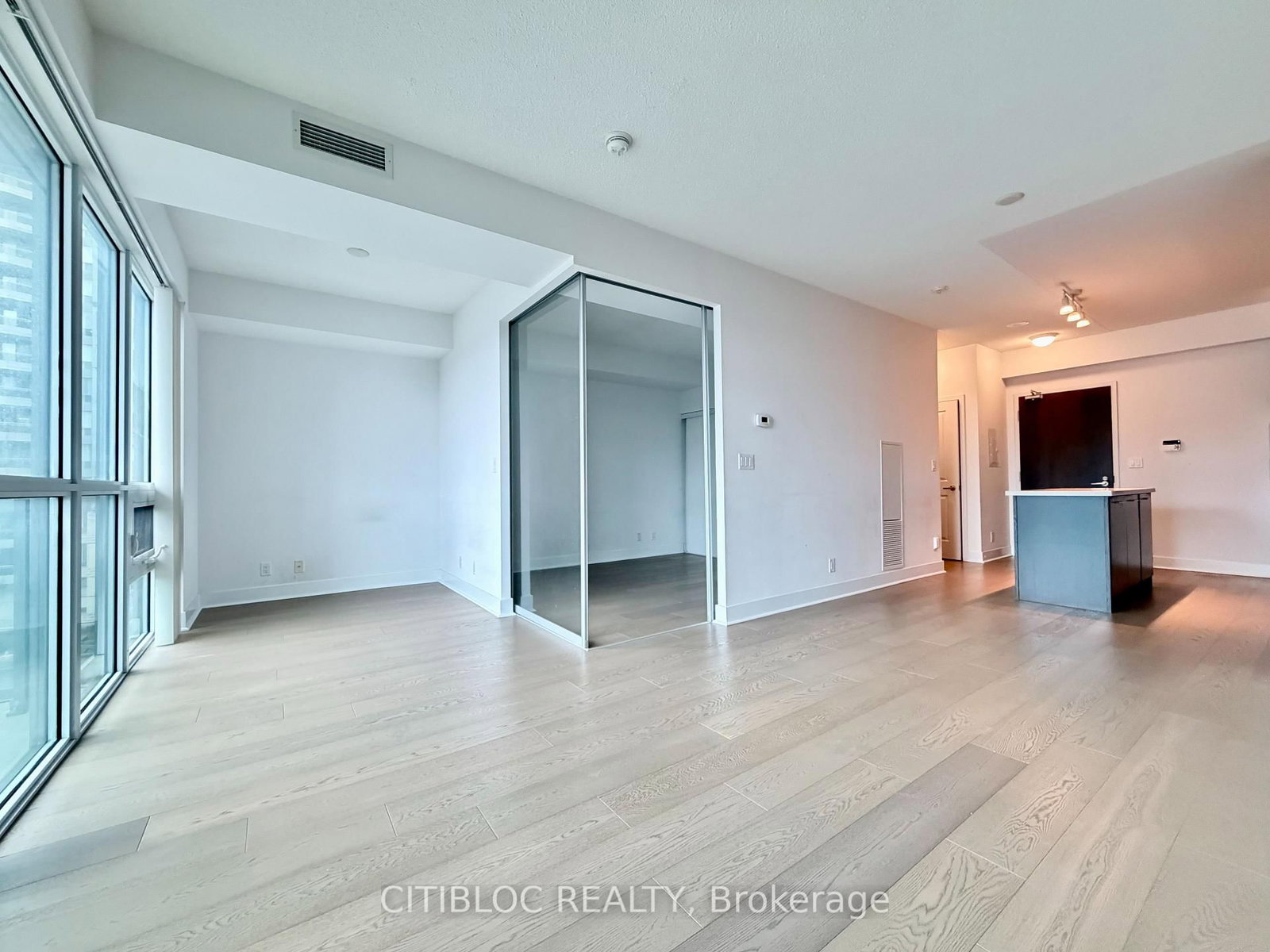 26 Norton Avenue, Unit 406 - Photo 4