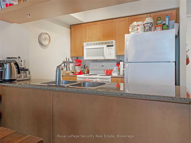 802 - 81 Navy Wharf Court