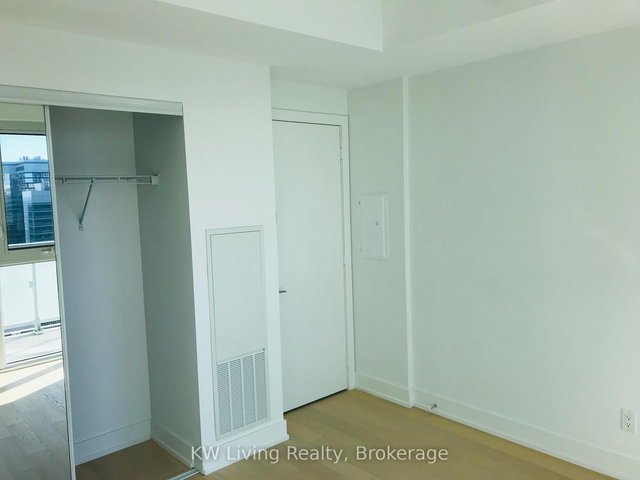 2512 - 7 Grenville Street