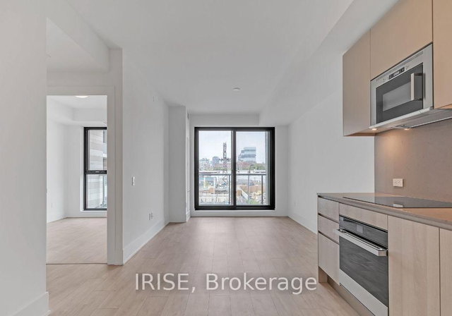 215 - 118 Merchants' Wharf