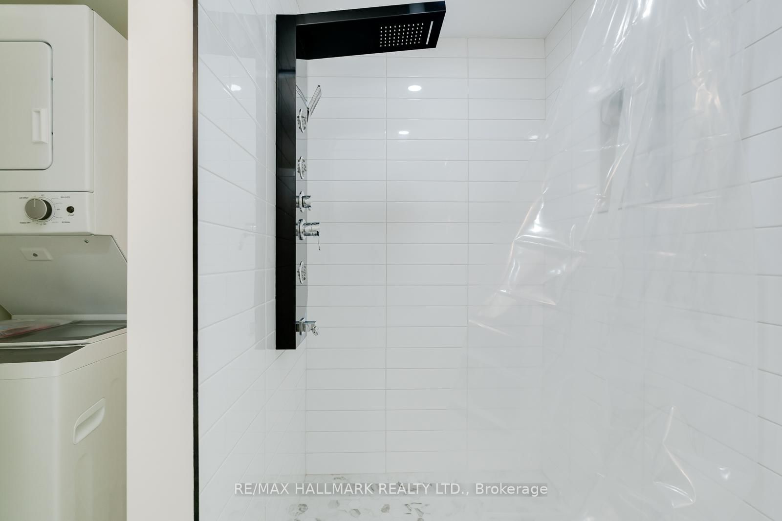 69 Searle Avenue, Unit Basement bachelor unit - Photo 12