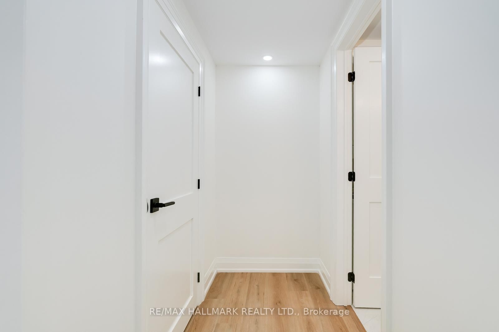 69 Searle Avenue, Unit Basement bachelor unit - Photo 14