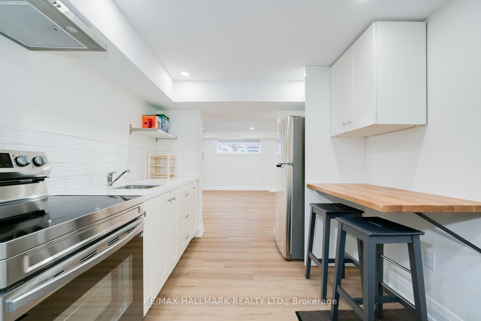 69 Searle Avenue, Unit Basement bachelor unit - Photo 2