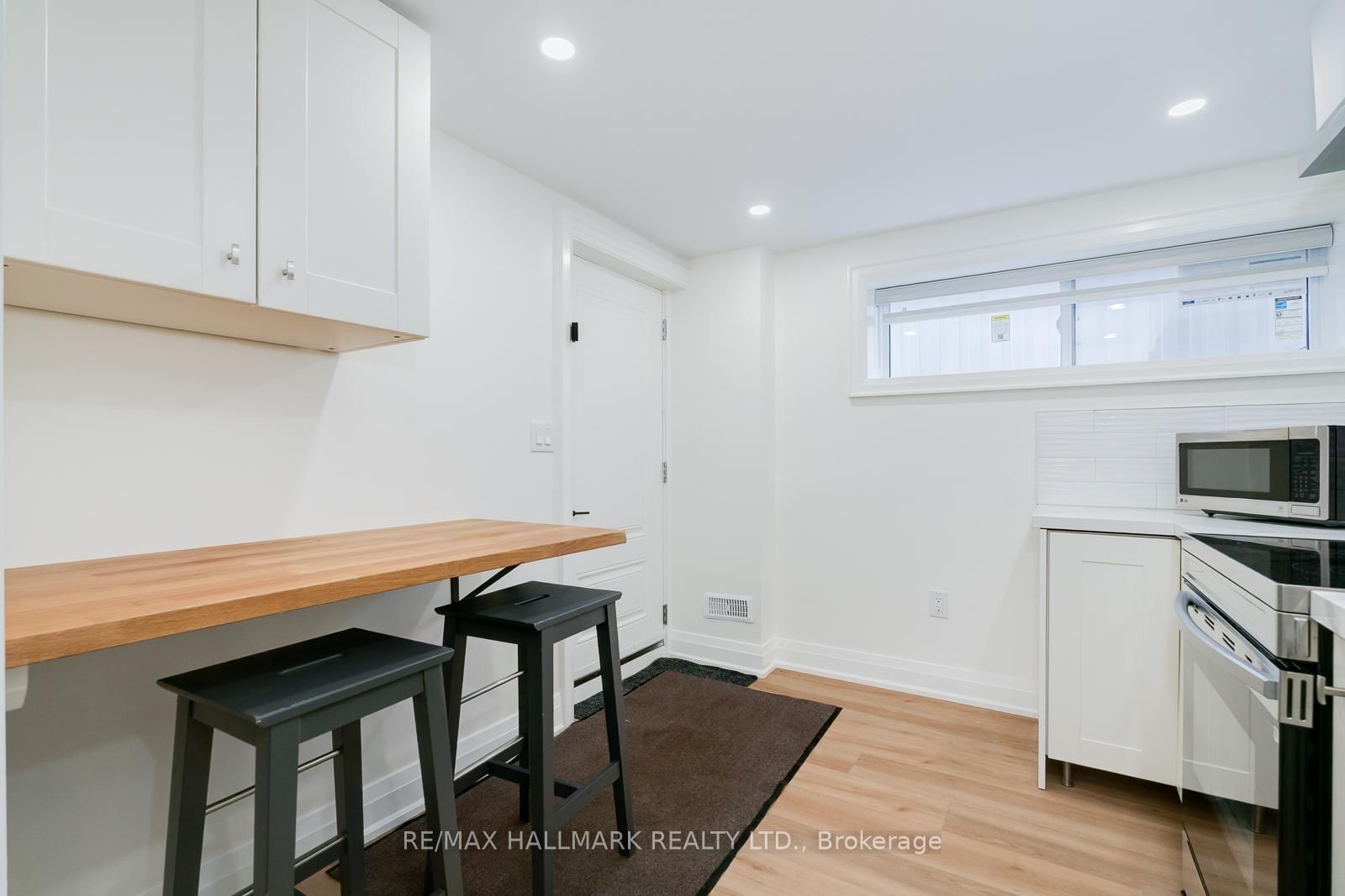 69 Searle Avenue, Unit Basement bachelor unit - Photo 4