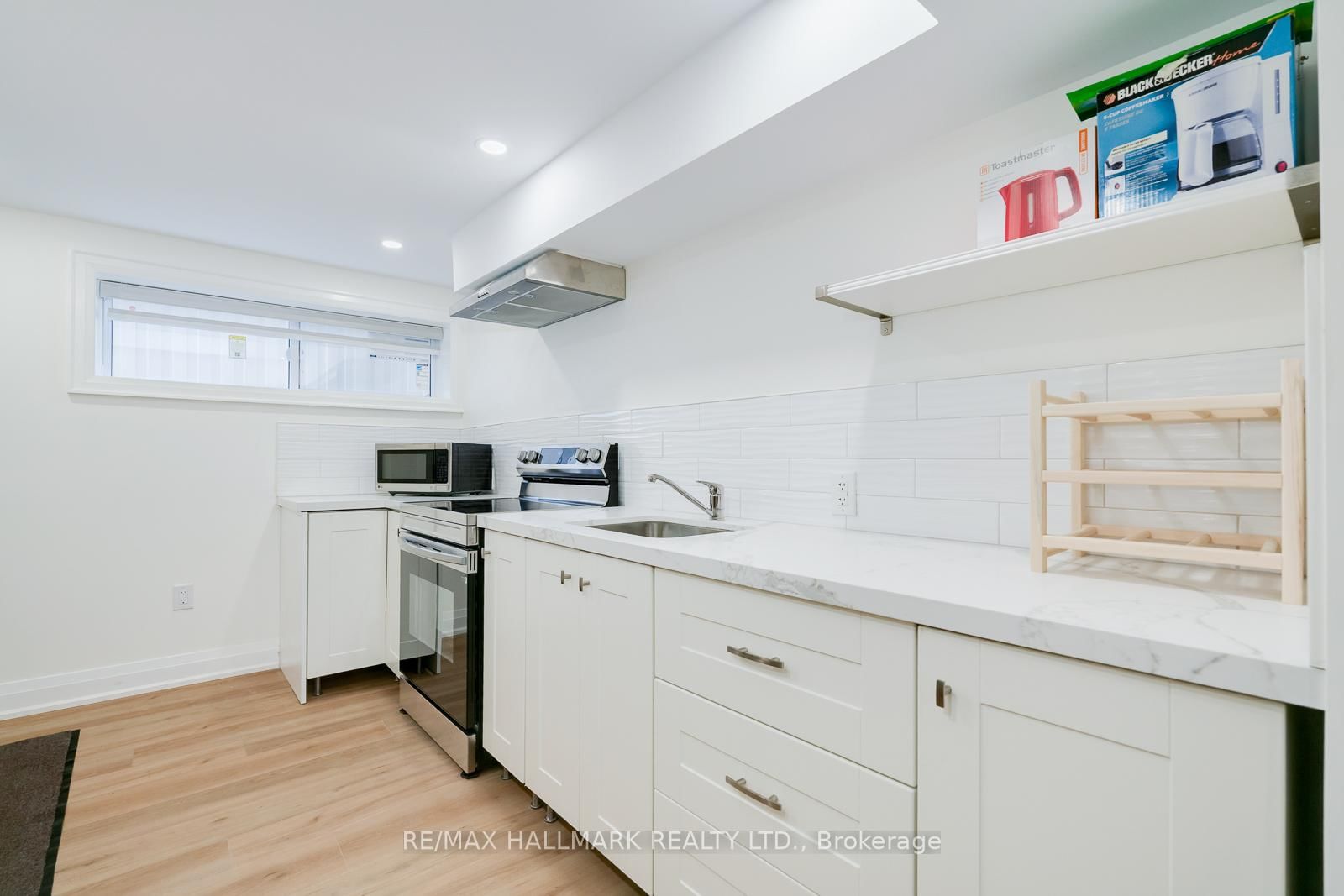 69 Searle Avenue, Unit Basement bachelor unit - Photo 5