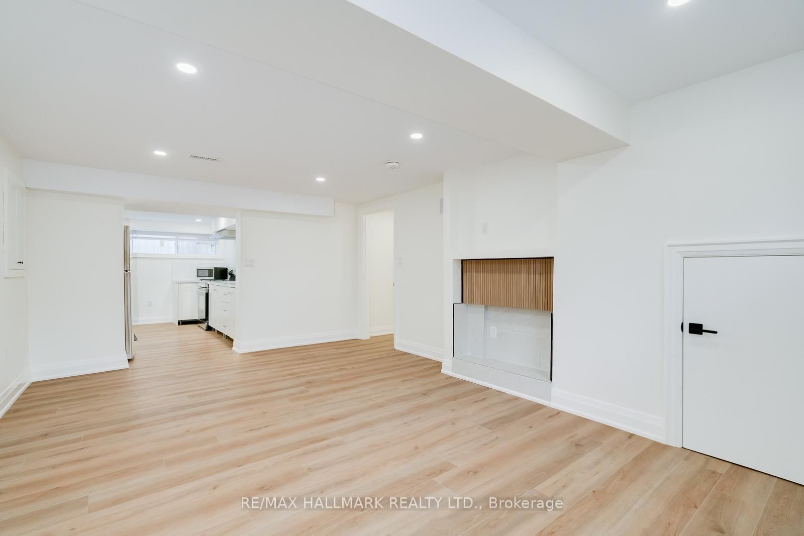 69 Searle Avenue, Unit Basement bachelor unit - Photo 6