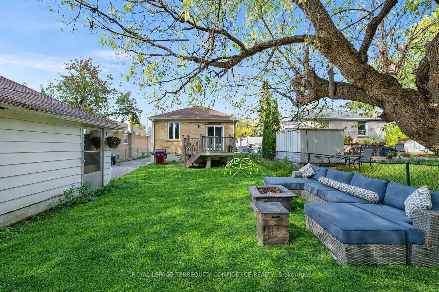 Detached House for sale at 69 Nipigon Avenue, Toronto, Ontario, M2M 2V9 - Newtonbrook East - MLS: C13014382