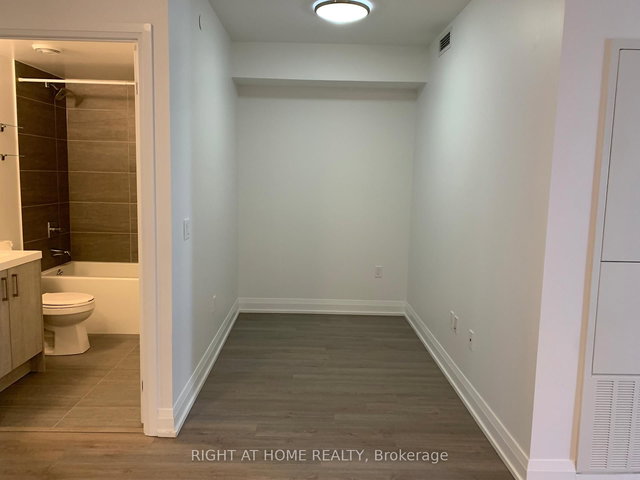 1010 - 77 Mutual Street