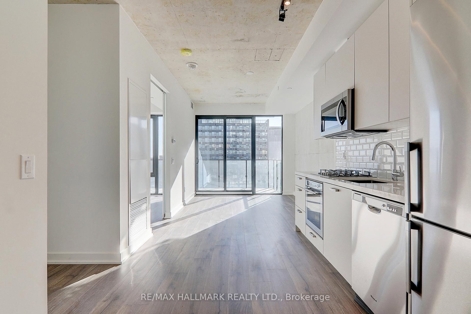 55 Ontario Street, Unit 606 - Photo 4