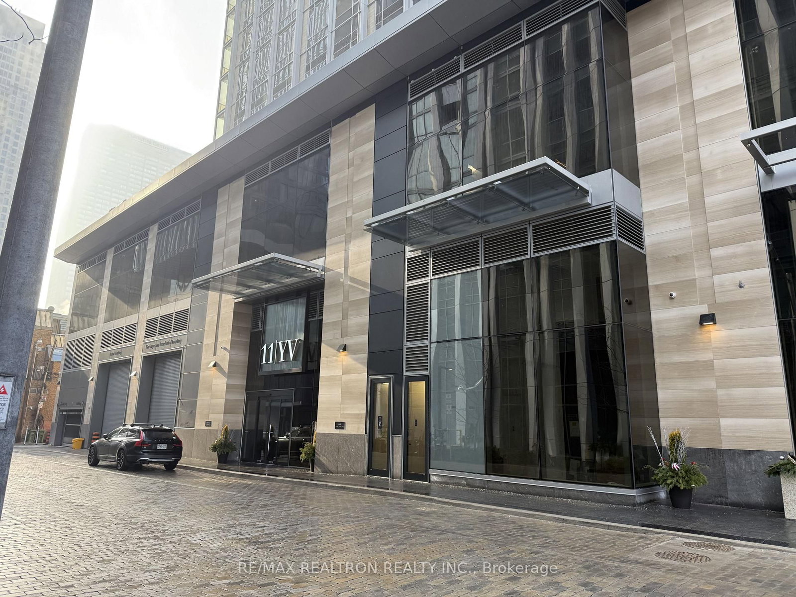 11 Yorkville Avenue, Unit 1306 - Photo 11