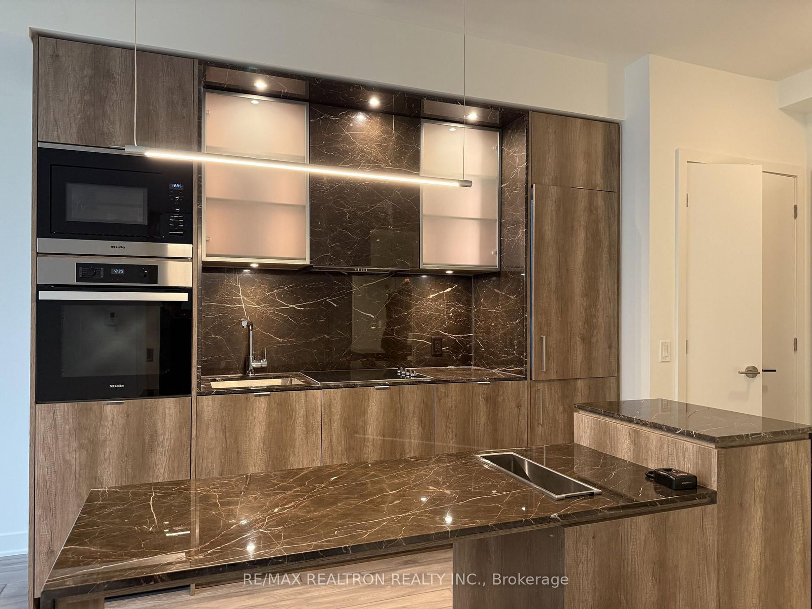 11 Yorkville Avenue, Unit 1306 - Photo 3