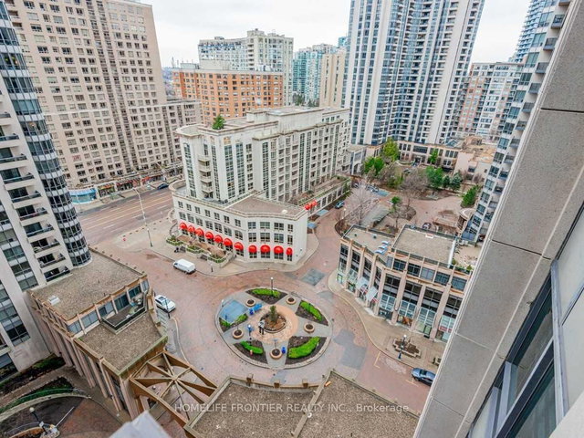 915 - 15 Northtown Way