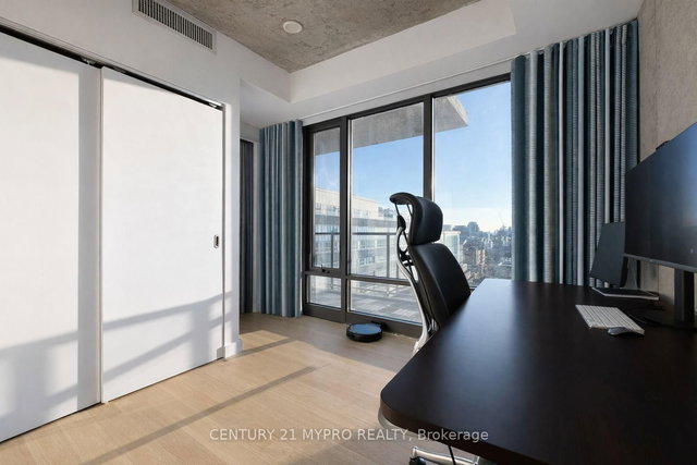 1502 - 111 Bathurst Street