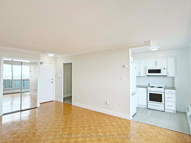 2202 - 666 Spadina Avenue