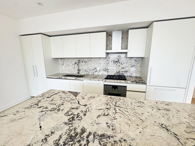 1602 - 1315 Bay Street