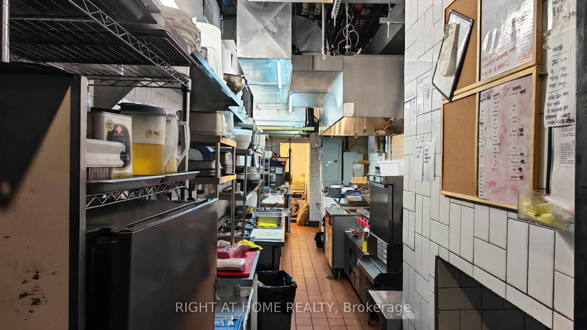 6 Eglinton Avenue E, Unit Upper