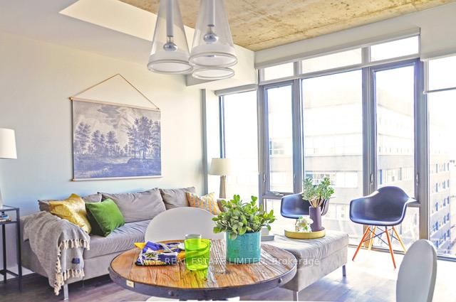 95 Bathurst Street Unit 1406