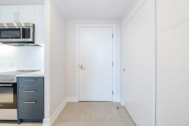 810 - 2525 Bathurst Street