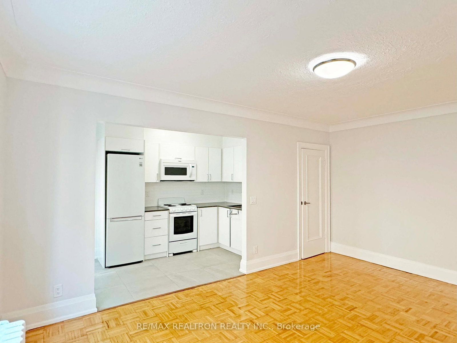 394 Avenue Road, Unit 406 - Photo 3