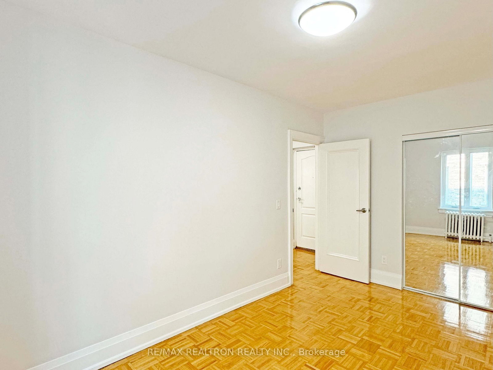 394 Avenue Road, Unit 406 - Photo 8
