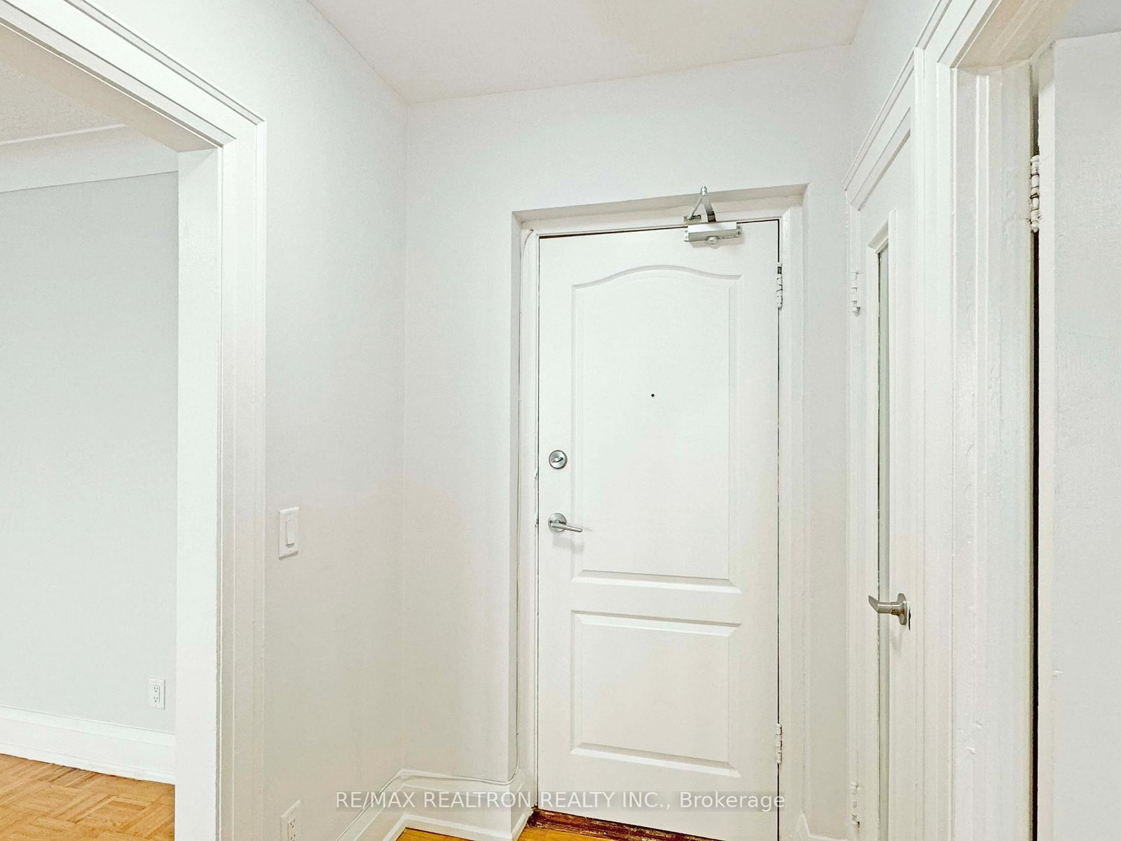 394 Avenue Road, Unit 406 - Photo 9