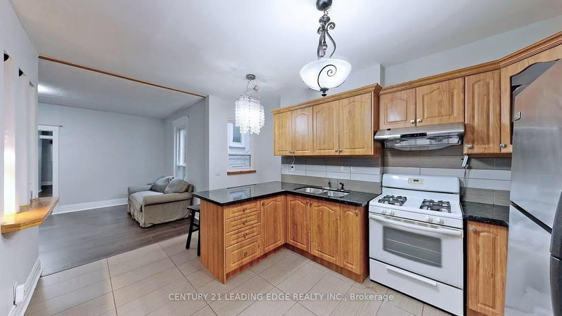 Main Level - 233 Borden St, Toronto, M5S 2N5 | Image 3