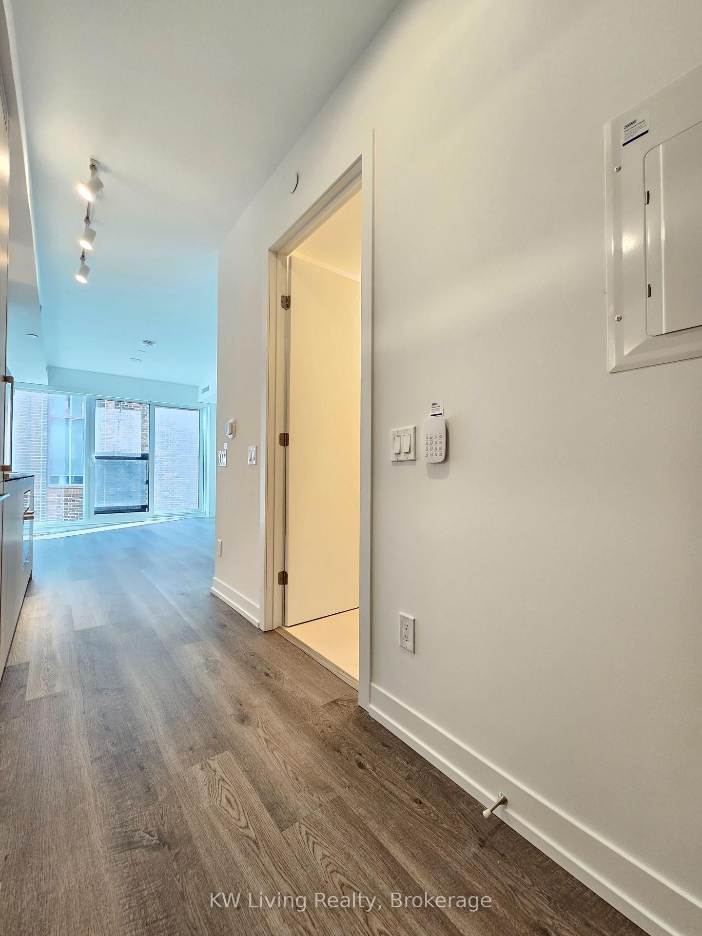 771 Yonge Street, Unit 909 - Photo 7