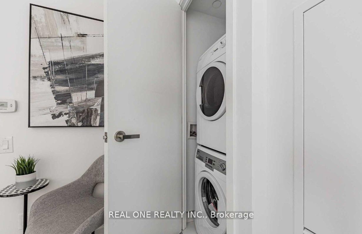 15 Grenville Street, Unit 1004 - Photo 8