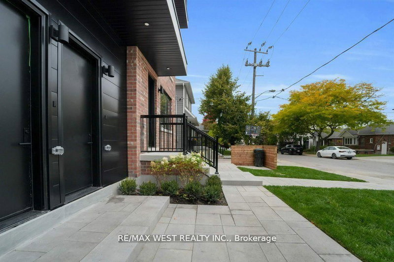 C - 502 Atlas Ave, Toronto, M6C 3R3 | Image 3