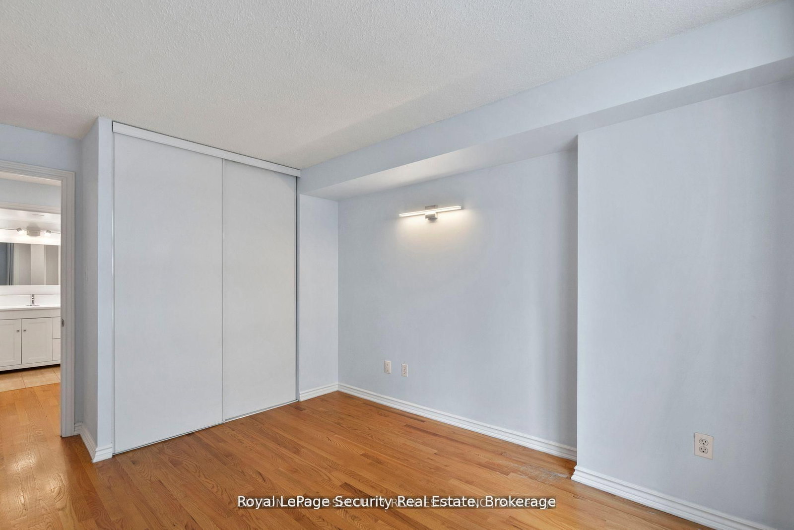 105 Victoria Street, Unit 908 - Photo 16
