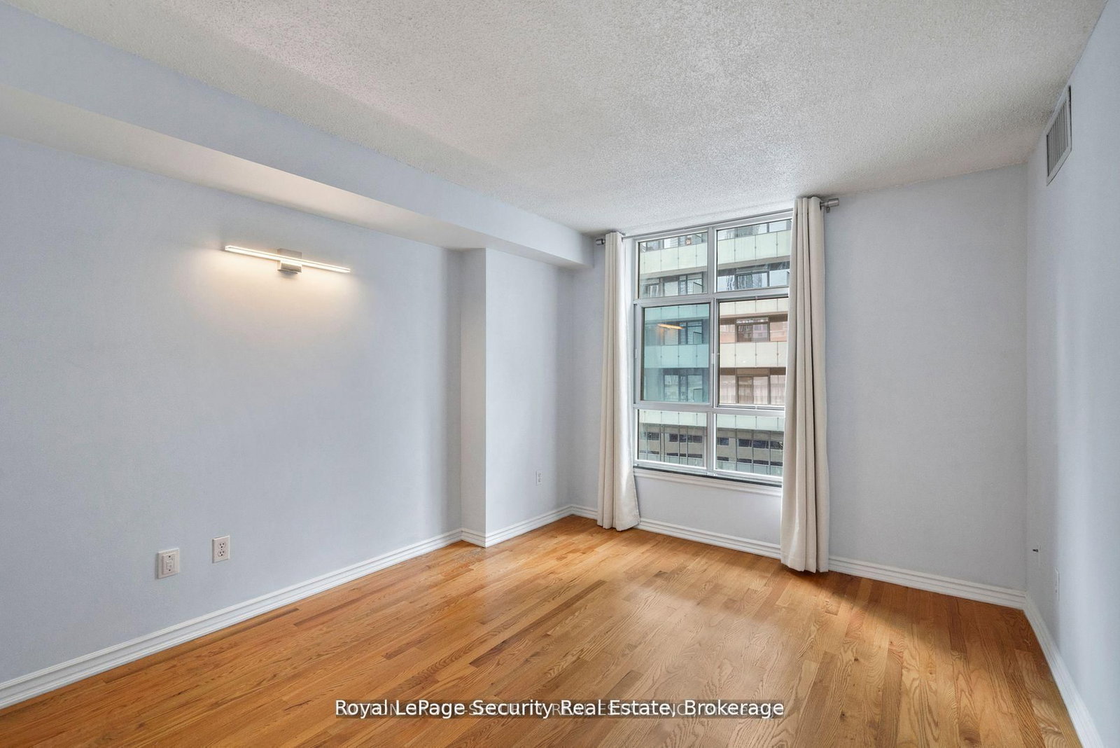 105 Victoria Street, Unit 908 - Photo 17