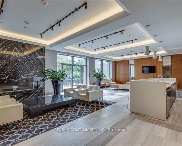 1426 - 111 St Clair Avenue W