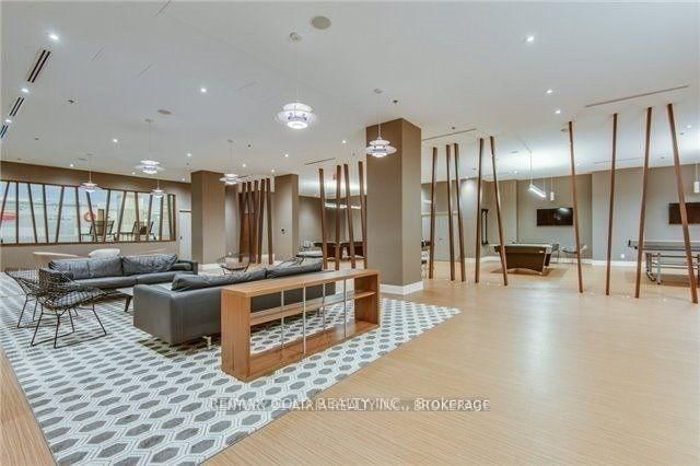 1426 - 111 St Clair Avenue W