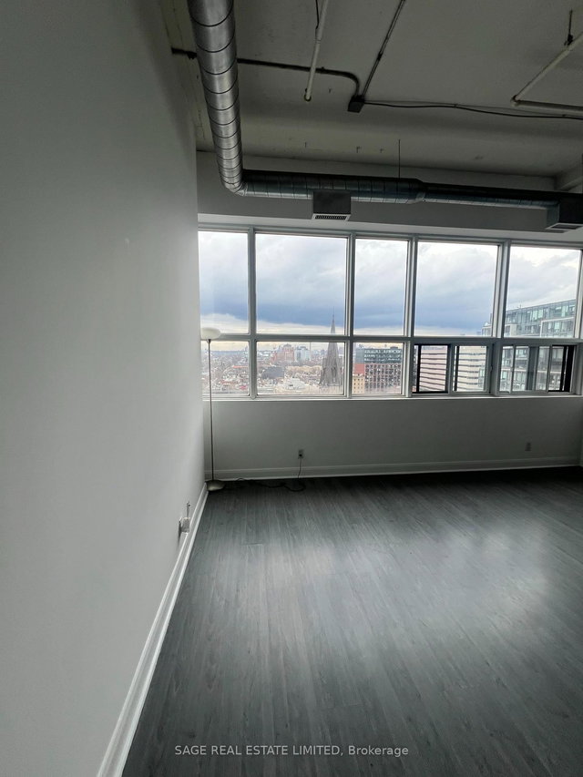 Lph04 - 700 King Street W