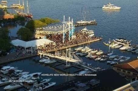 2501 - 270 Queens Quay W, Toronto, M5J 2N4 | Image 3