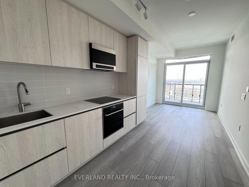 home for lease on 3106-110 Broadway Avenue