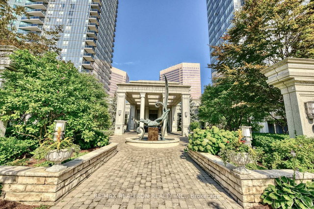 1919 - 25 Greenview Avenue