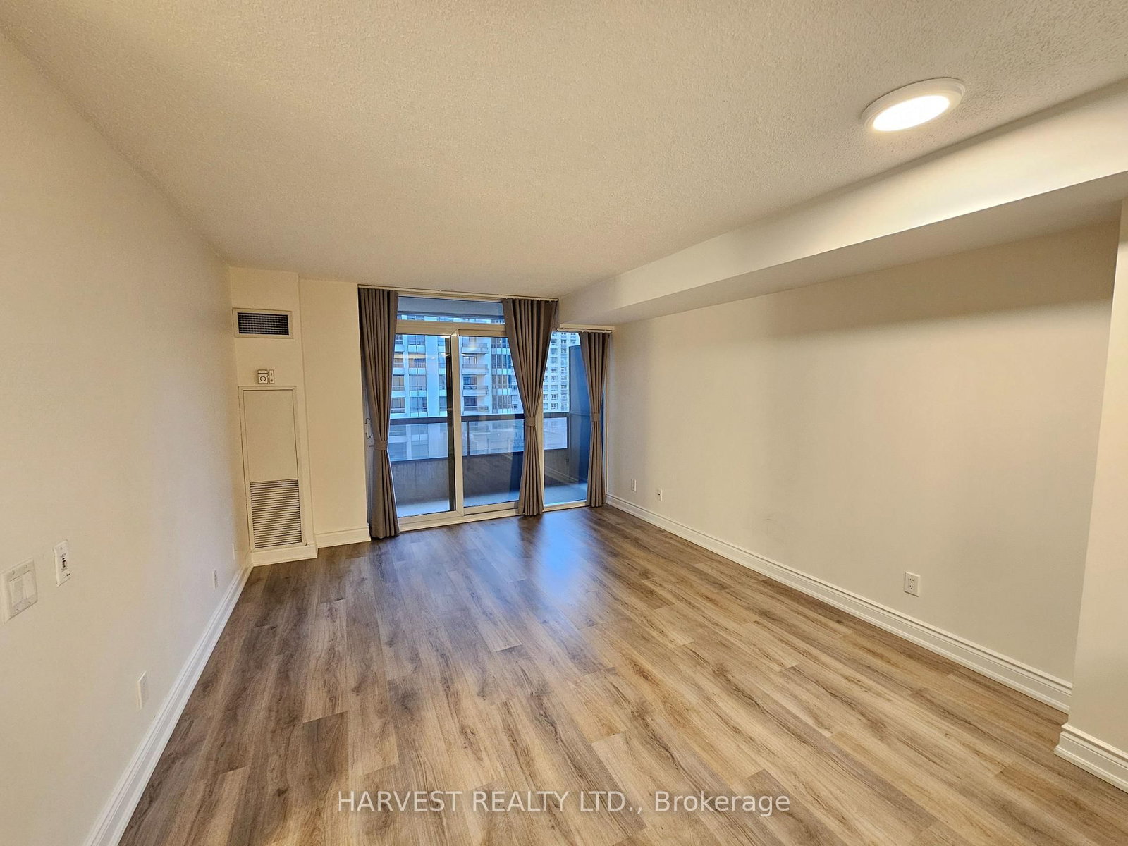 15 Northtown Way, Unit 616 - Photo 2