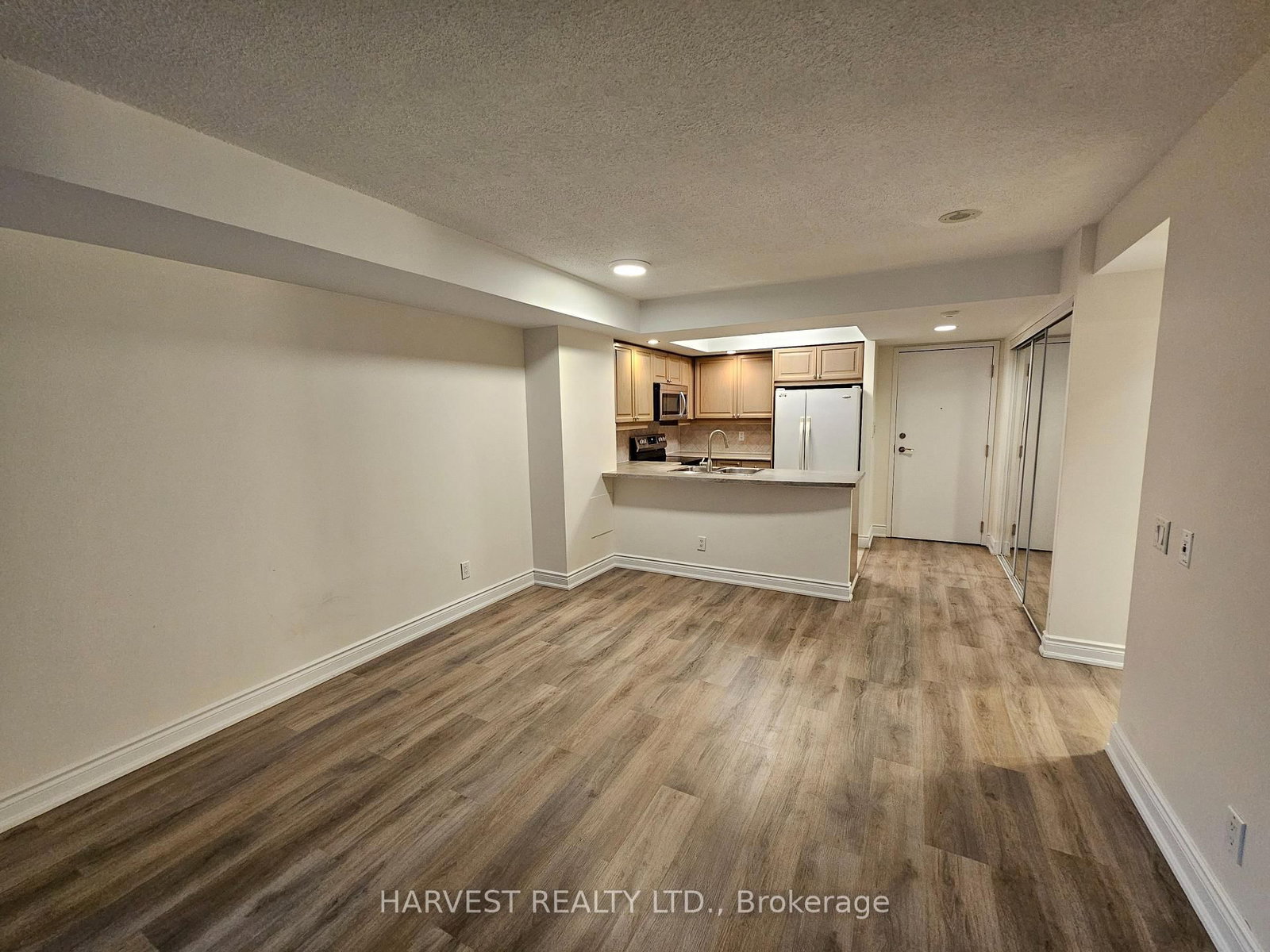 15 Northtown Way, Unit 616 - Photo 3