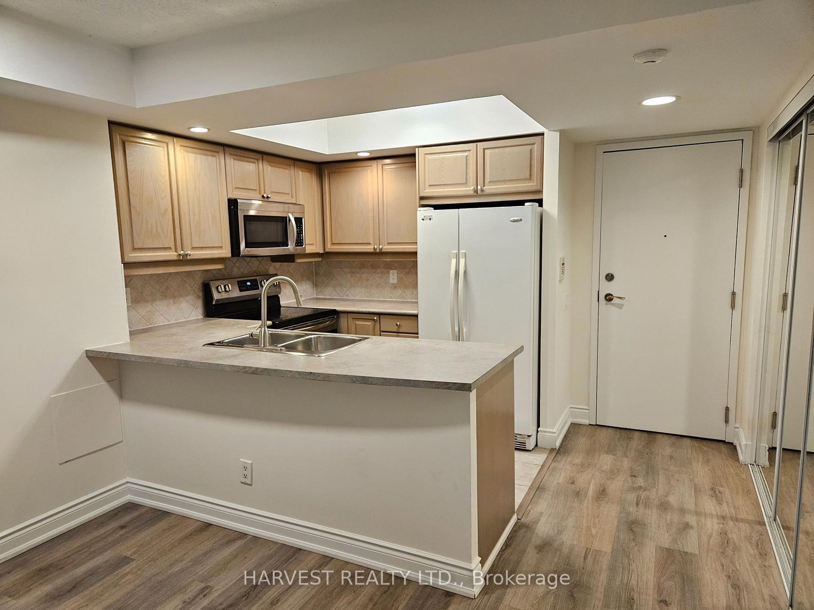 15 Northtown Way, Unit 616 - Photo 5